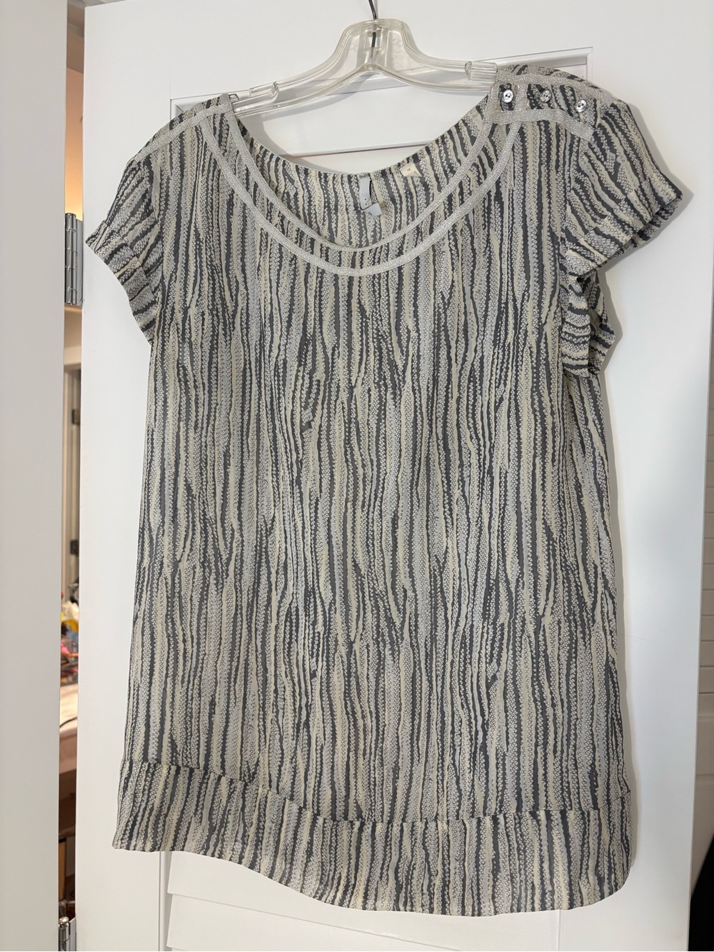 Women’s Short-Sleeve Patterned Top in Cream and Black